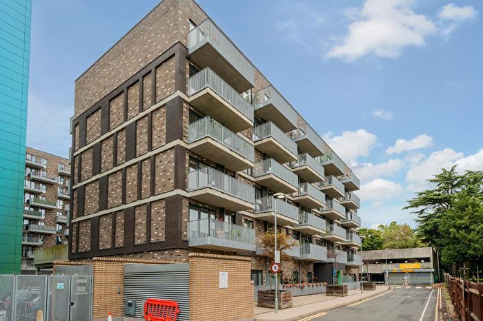 2 Bedroom Flat To Rent In Slough, Berkshire, SL1