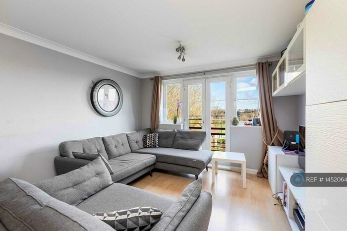 2 Bedroom Flat To Rent In Maddison Court, London, NW4