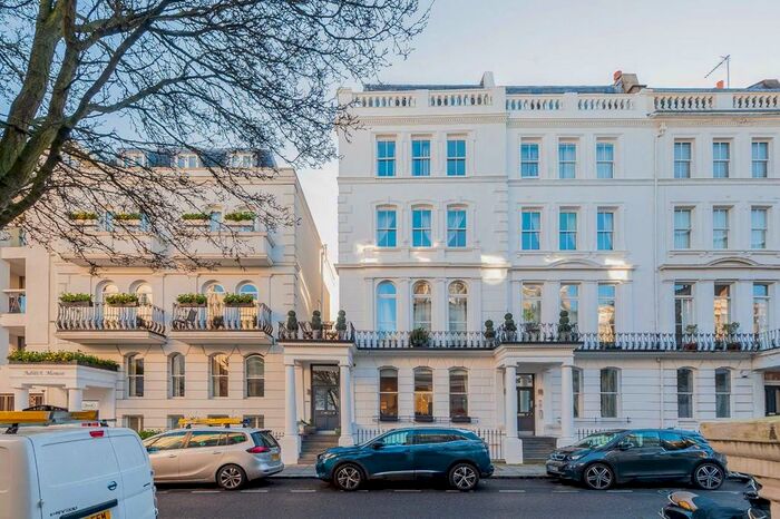 3 Bedroom Flat To Rent In Westbourne Gardens, London, W2