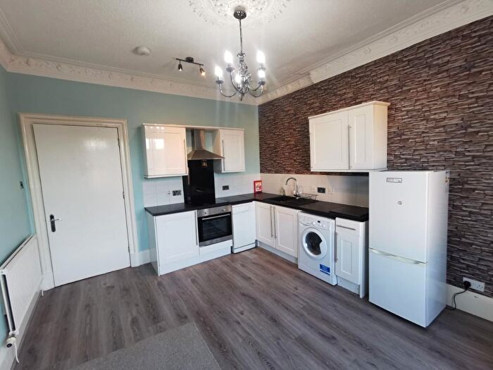 3 Bedroom Flat To Rent In Court Street, Stobswell, Dundee, DD3