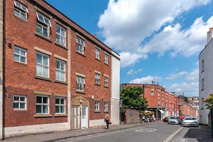 2 Bedroom Apartment To Rent In Catherine Court - Montpelier, BS6