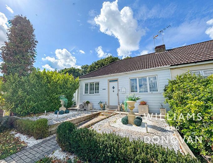 3 Bedroom Semi-Detached Bungalow For Sale In Windrush, Hockley, SS5