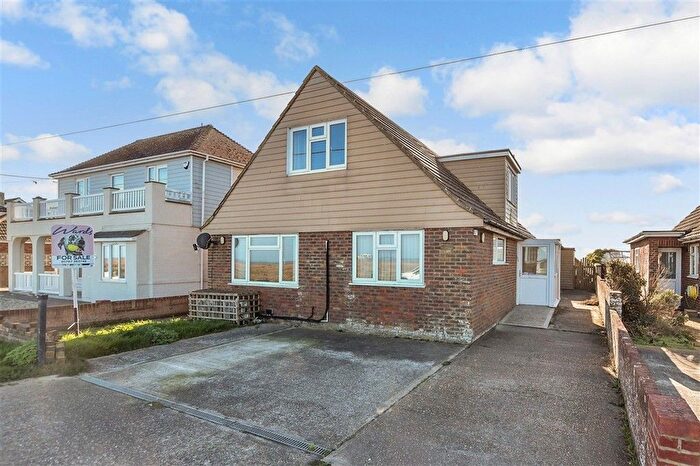 3 Bedroom Chalet For Sale In Coast Drive, Lydd-On-Sea, Romney Marsh, Kent, TN29