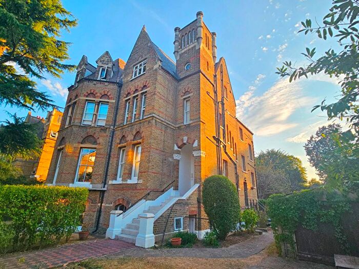 3 Bedroom Flat For Sale In Riverdale Road, East Twickenham, TW1