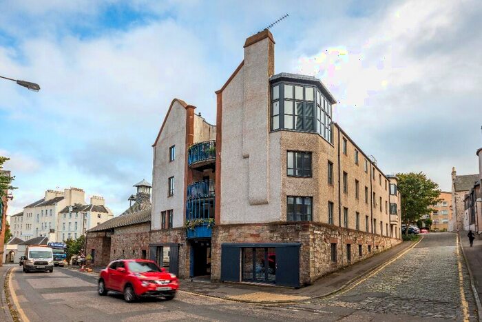 2 Bedroom Flat To Rent In Calton Road, Holyrood, Edinburgh, EH8