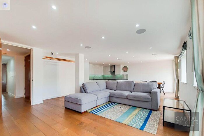 3 Bedroom Flat To Rent In Mile End Road, London, E1