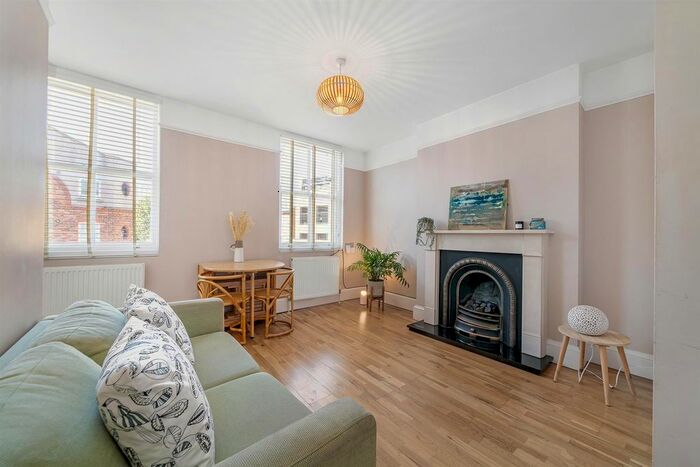 2 Bedroom Flat To Rent In Railton Road, London, SE24