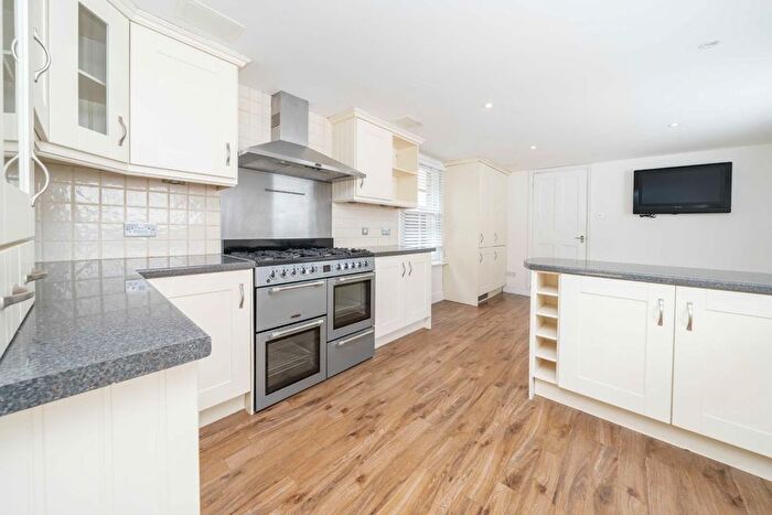 5 Bedroom Property To Rent In West Grove, Walton, KT12