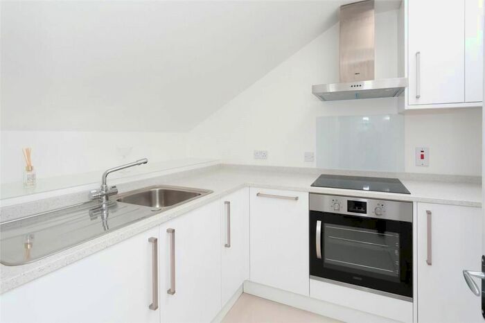 1 Bedroom Flat To Rent In Oakwood Road, Bricket Wood, St Albans, AL2