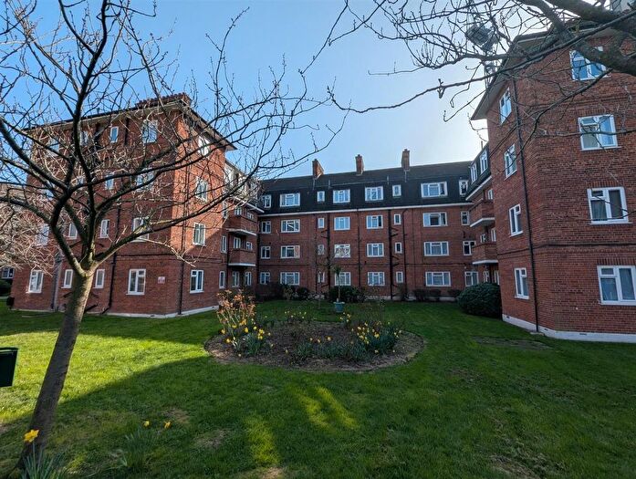 2 Bedroom Flat To Rent In North End Road, Wembley, HA9