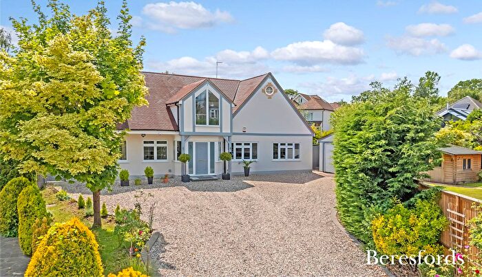 5 Bedroom Detached House For Sale In Weston Close, Hutton Poplars, CM13