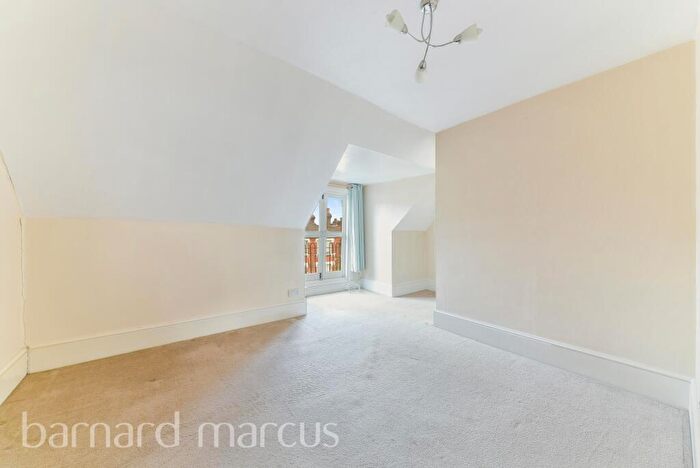 Flat To Rent In Marlborough Road, South Croydon, CR2