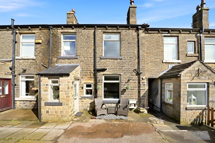 2 Bedroom Terraced House For Sale In Crosland Hill Road, Huddersfield, HD4