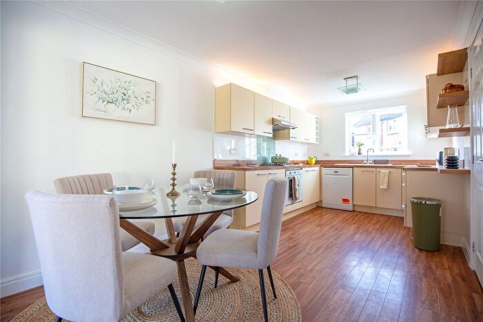 3 Bedroom End Of Terrace House For Sale In Trubshaw Close, Horfield, Bristol, BS7