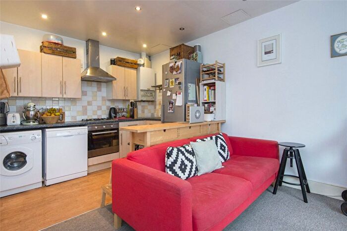2 Bedroom Flat For Sale In Clarence Road, Clapton, London, E5
