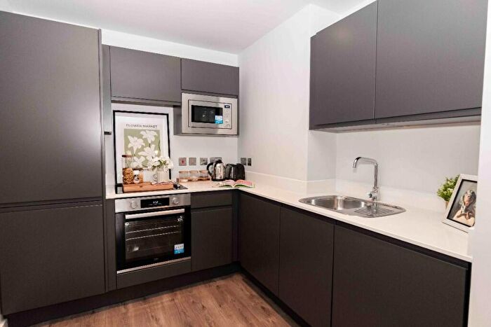 2 Bedroom Apartment To Rent In Cross Lane, Manchester, Greater Manchester, M5