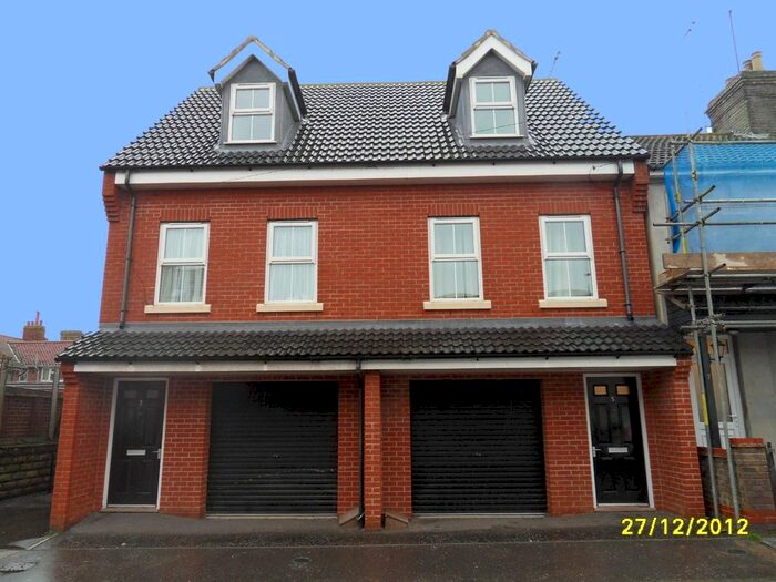 2 Bedroom Semi-Detached House To Rent In Summer Road, Lowestoft NR32