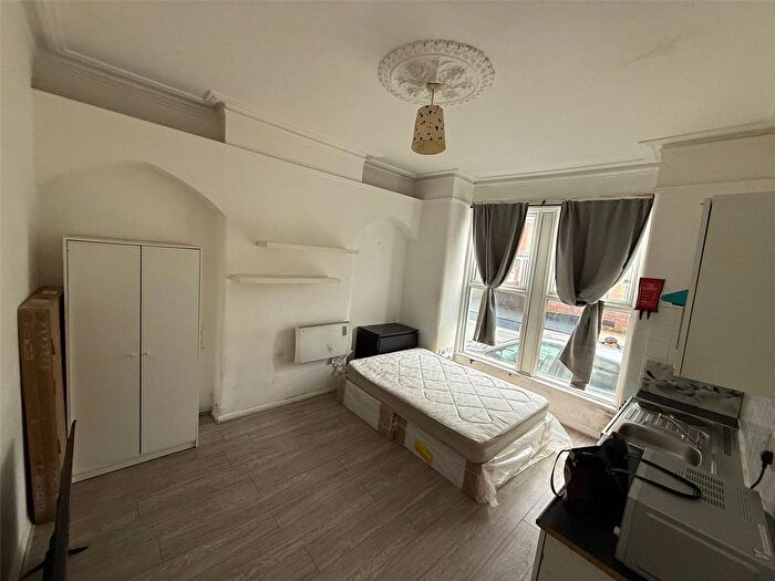 Studio To Rent In Acton Lane, London, NW10