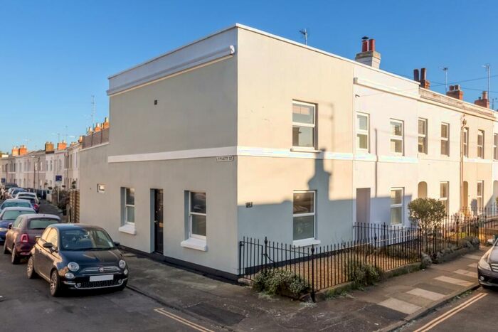 2 Bedroom House To Rent In Princes Road Cheltenham, GL50