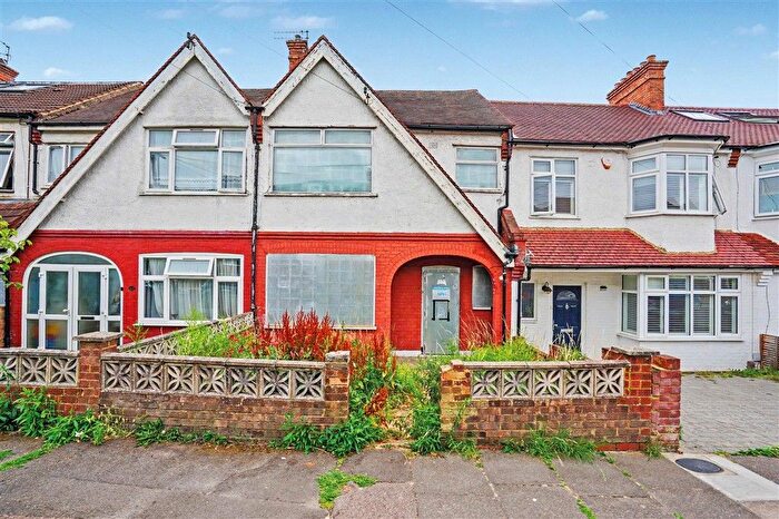3 Bedroom Terraced House For Sale In Ivyday Grove, Streatham, SW16