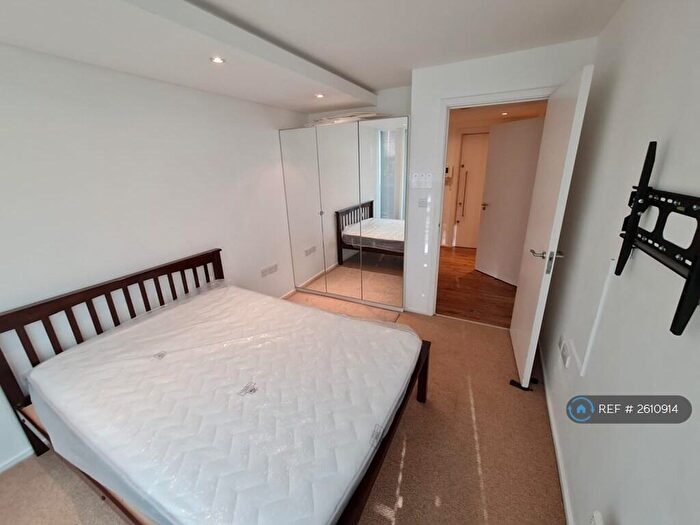 2 Bedroom Flat To Rent In The Grove, Stratford, E15