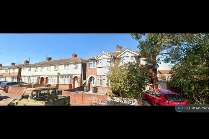 3 Bedroom Semi-Detached House To Rent In Cedar Road, Bedford, MK42