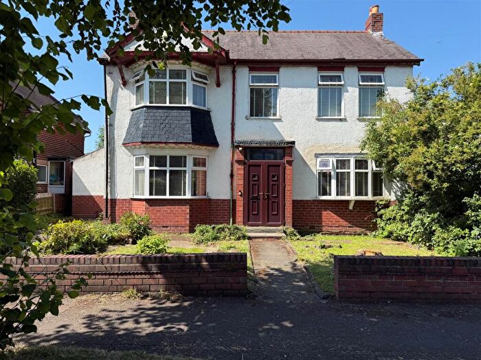 4 Bedroom Detached House For Sale In Douglas Road, Halesowen, B62
