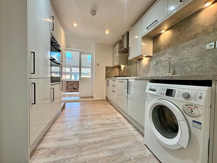 2 Bedroom Flat To Rent In George Street, Macclesfield, SK11