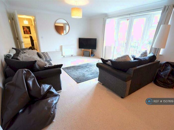 2 Bedroom Flat To Rent In Caspian Way, Purfleet, RM19