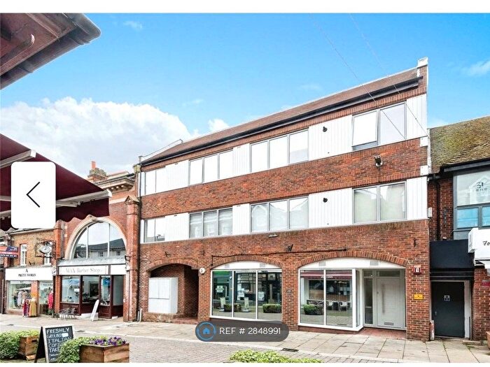 1 Bedroom Flat To Rent In High Street, Leatherhead, KT22