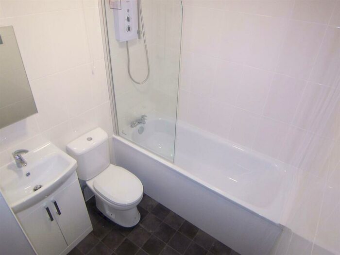 2 Bedroom Apartment To Rent In Princes Court, Dukes Avenue, New Malden, KT3
