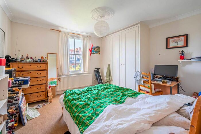 2 Bedroom Flat To Rent In Cavendish Road, Balham, London, SW12