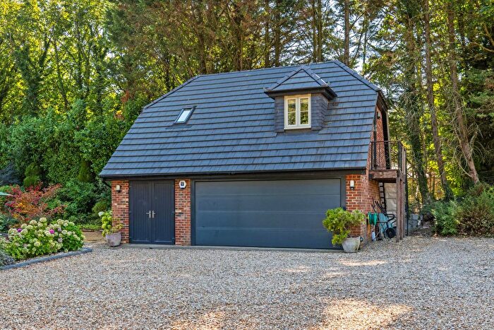 1 Bedroom Flat To Rent In Clarendon Way, Winchester, SO22
