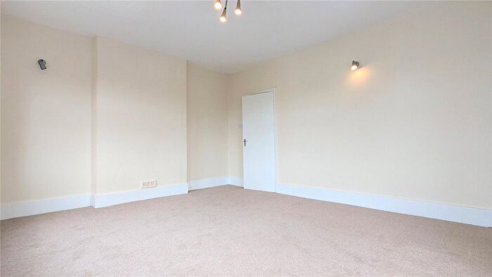 3 Bedroom Flat To Rent In Tottenham Lane, Crouch End, London, N8
