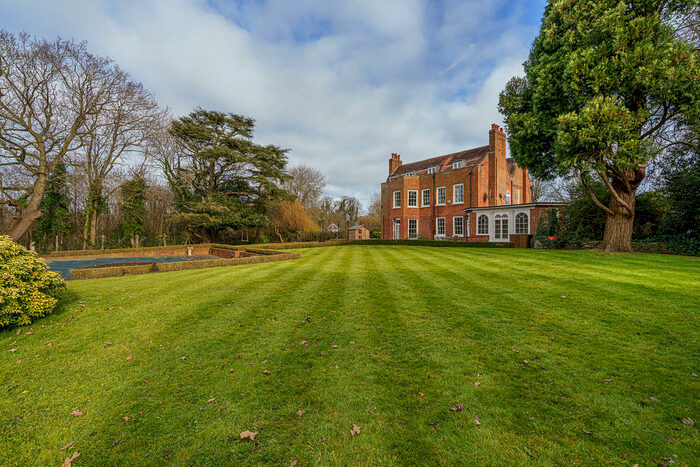 7 Bedroom Detached House To Rent In Bromley Common, Bromley, BR2