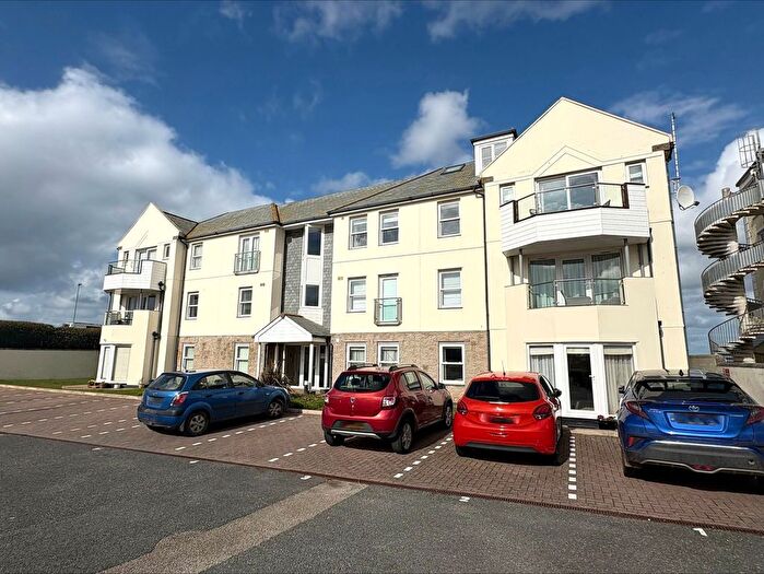 3 Bedroom Flat For Sale In Pentire Avenue, Newquay, TR7