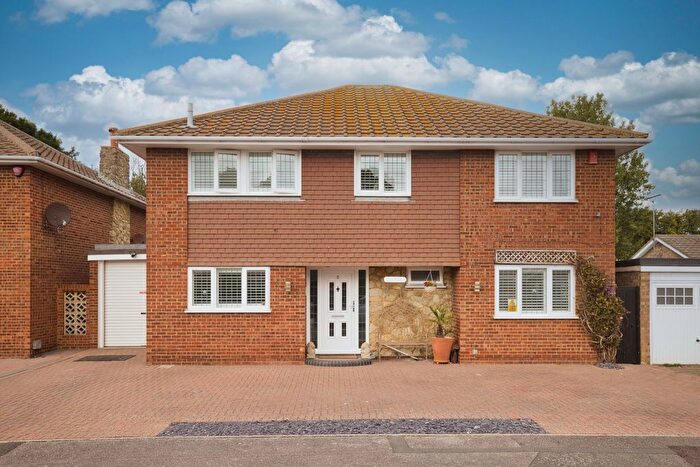 4 Bedroom Detached House For Sale In Tina Gardens, Broadstairs, CT10