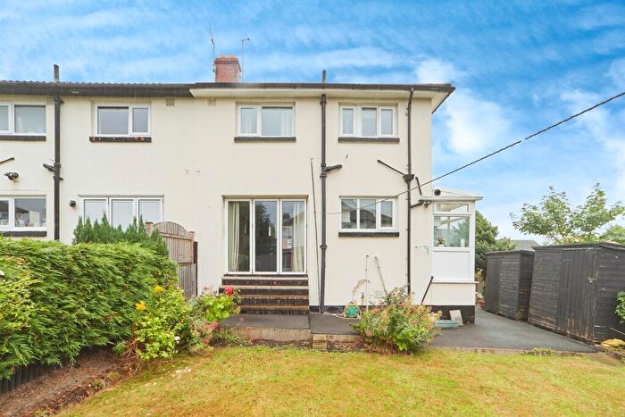 3 Bedroom Semi-Detached House For Sale In Woodside View, Leeds, LS4