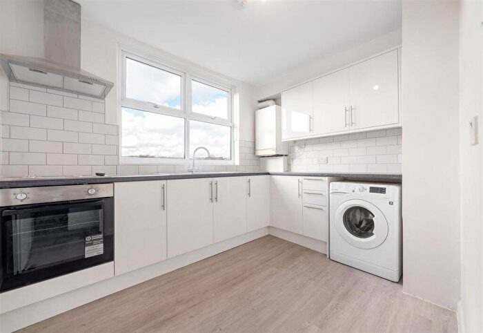 2 Bedroom Flat To Rent In Norwood High Street, West Norwood, SE27