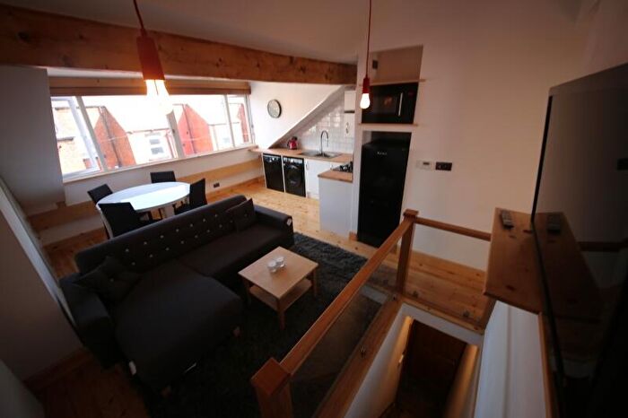 1 Bedroom Flat To Rent In Queens Road, Hyde Park, Leeds, LS6