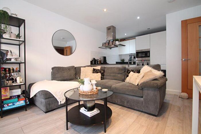 1 Bedroom Flat To Rent In Corporation Street, High Wycombe, HP13