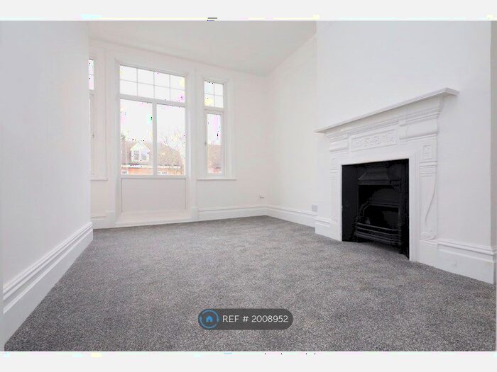 2 Bedroom Flat To Rent In Queen Anne Avenue, Bromley, BR2
