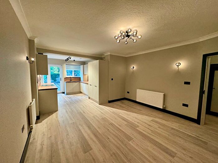 2 Bedroom Flat To Rent In The Vale, London, NW11