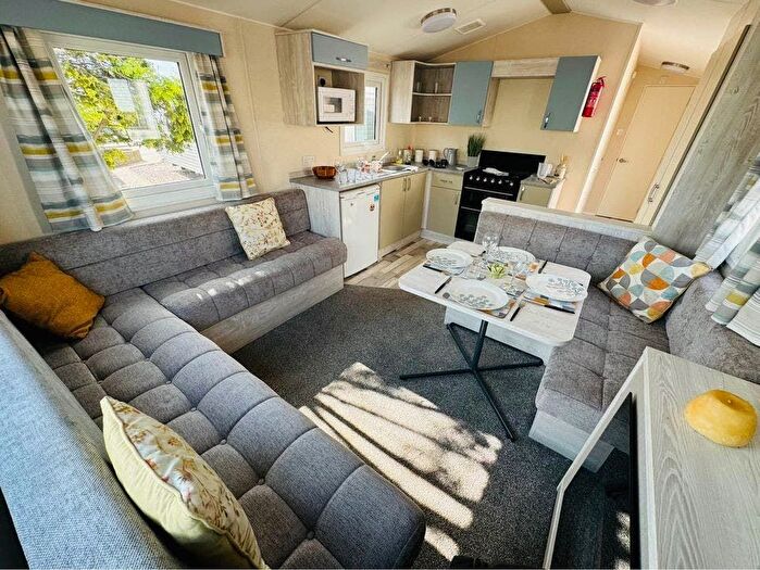 2 Bedroom Mobile/park Home For Sale In Beach Road, St. Osyth, Clacton-On-Sea, CO16