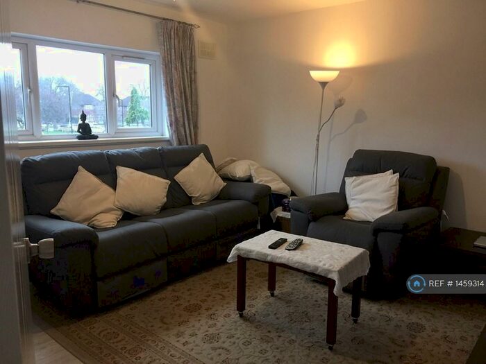 3 Bedroom Flat To Rent In Iveagh Avenue, London, NW10