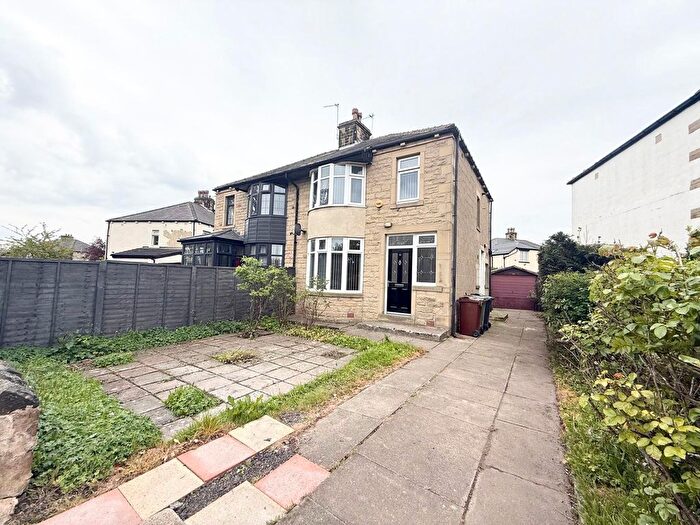 3 Bedroom Semi-Detached House To Rent In Sunnybank Lane, Thornbury, Bradford, West Yorkshire, BD3