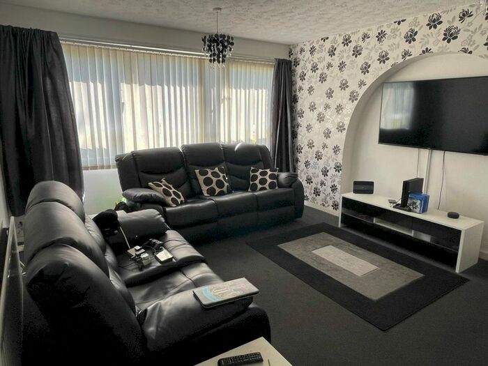 3 Bedroom Flat To Rent In Longleat Gardens, South Shields, NE33