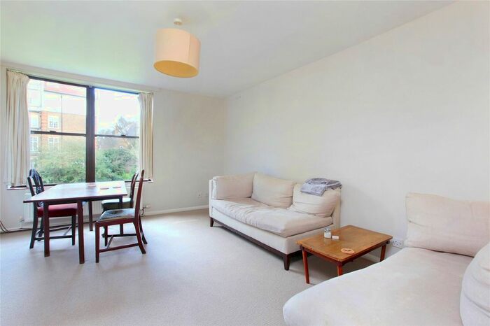 2 Bedroom Flat To Rent In The Chase, Clapham, London, SW4