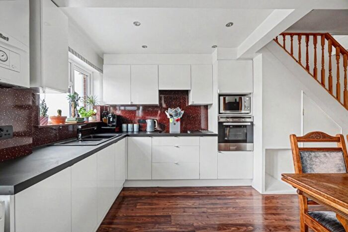 3 Bedroom End Of Terrace House For Sale In Acorn Road, Gillingham, Kent, ME7