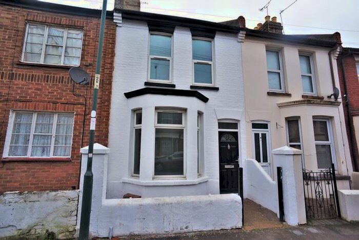 3 Bedroom Terraced House To Rent In Balmoral Road, Gillingham, Kent, ME7